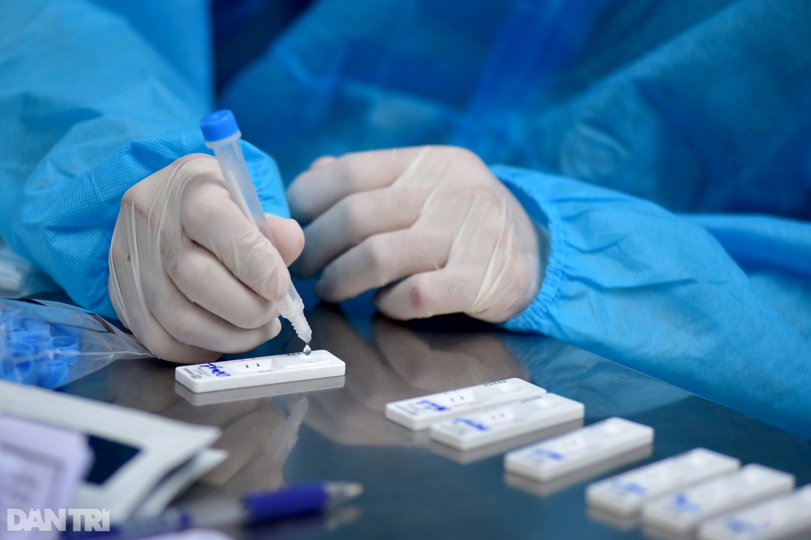 Chiến sĩ Quân y hướng dẫn người dân TPHCM làm test nhanh tại nhà - 14 Chiến sĩ Quân y hướng dẫn người dân TPHCM làm test nhanh tại nhà - 14