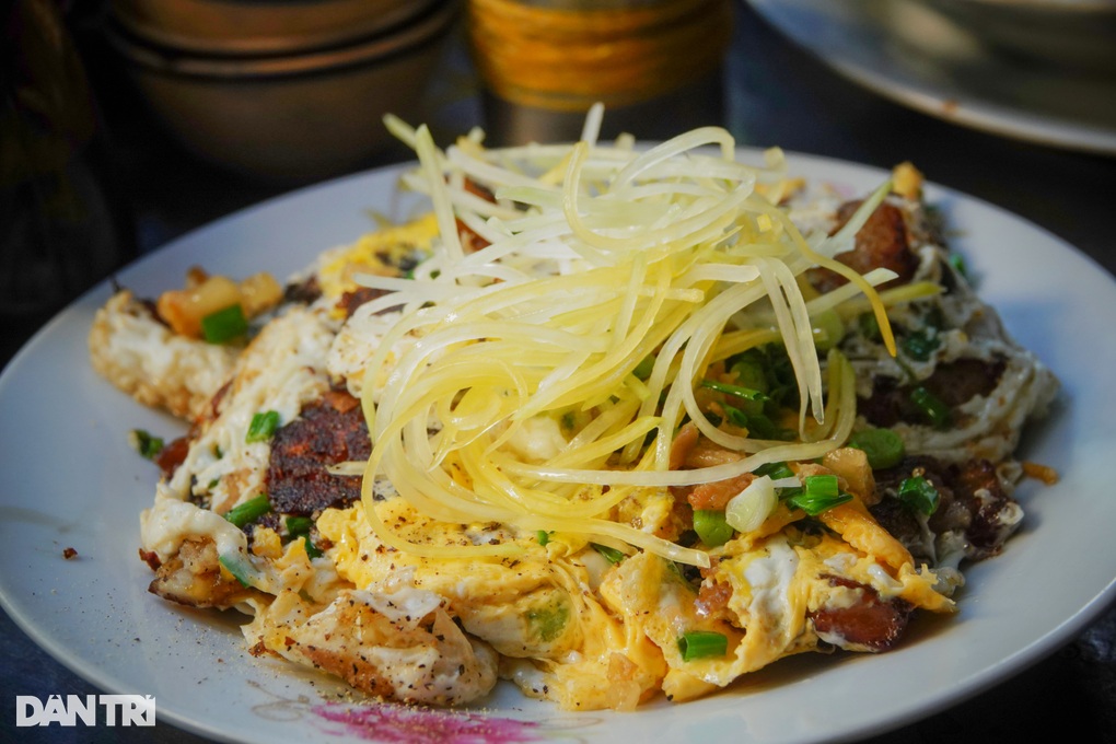 Hàng bột chiên 30 năm của chị em cụ bà ở vậy nuôi nhau - 3 Hàng bột chiên 30 năm của chị em cụ bà ở vậy nuôi nhau - 3