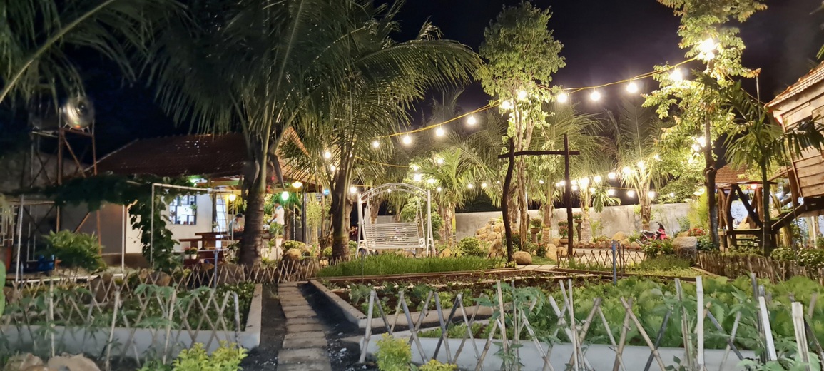 Chàng trai 9X gom đá và gỗ cũ, dựng nhà vườn 1.000m2 ở Buôn Mê Thuột - 11 Chàng trai 9X gom đá và gỗ cũ, dựng nhà vườn 1.000m2 ở Buôn Mê Thuột - 11
