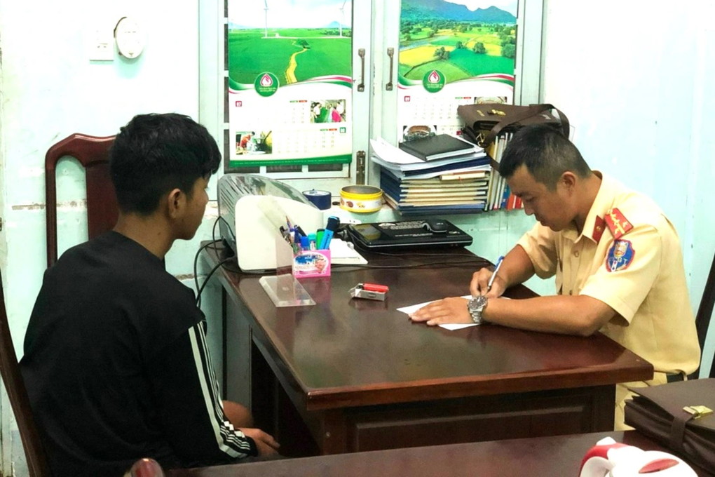 Kon-Tum_vi-pham-luat-giao-thong-thanh-nien_Cong-an-TP-Kon-Tum1.jpeg Kon-Tum_vi-pham-luat-giao-thong-thanh-nien_Cong-an-TP-Kon-Tum1.jpeg
