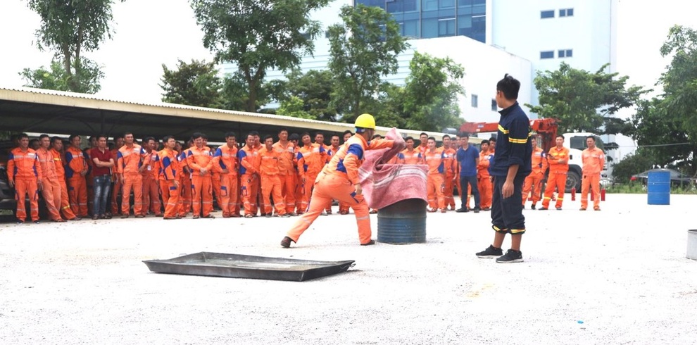 EVNNPC thực hiện an toàn phòng cháy trong sử dụng điện và quản lý vận hành lưới phân phối - 2 EVNNPC thực hiện an toàn phòng cháy trong sử dụng điện và quản lý vận hành lưới phân phối - 2