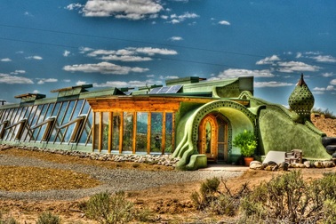 Những ngôi nhà đặc biệt từ rác có giá triệu USD