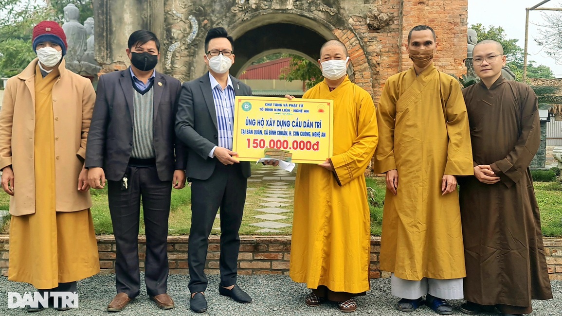 Tổ đình Kim Liên và quý phật tử ủng hộ 150 triệu đồng xây dựng cầu Dân trí - 2 Tổ đình Kim Liên và quý phật tử ủng hộ 150 triệu đồng xây dựng cầu Dân trí - 2