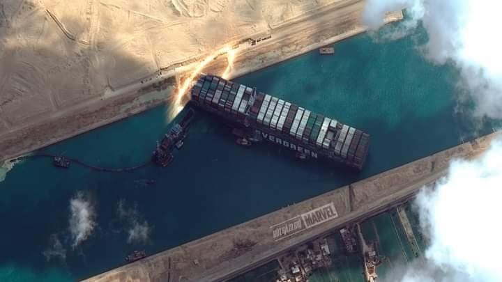 Dân mạng hiến kế giải cứu kênh Suez bằng loạt ảnh chế hài hước - 5
