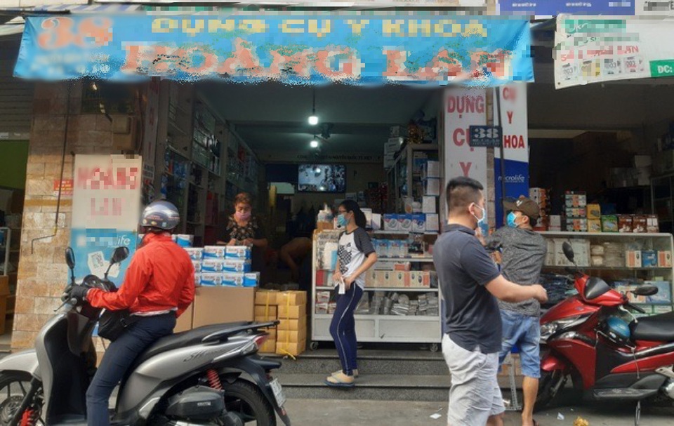 Khẩu trang y tế rục rịch tăng giá, hàng xịn 1,3 - 1,4 triệu đồng/thùng - 3 Khẩu trang y tế rục rịch tăng giá, hàng xịn 1,3 - 1,4 triệu đồng/thùng - 3