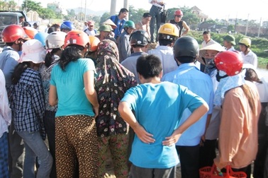 Phát hiện xác một người đàn ông trôi trên sông