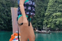 Clip "chân dài gặp sự cố bẽ mặt trước ống kính máy quay" nổi bật tuần qua