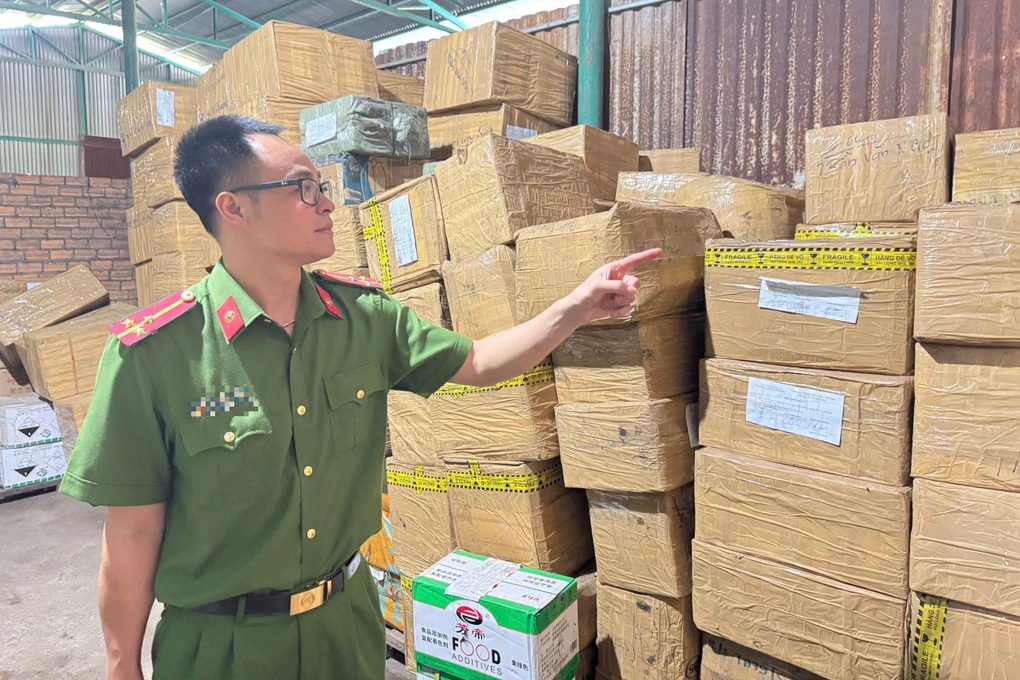 Hai đối tượng buôn lậu thuốc làm chín, bảo quản sầu riêng - 2 Hai đối tượng buôn lậu thuốc làm chín, bảo quản sầu riêng - 2
