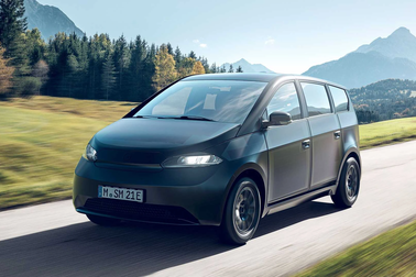 Xe điện tự sạc bằng năng lượng mặt trời sắp sản xuất đại trà