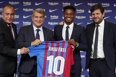 Ký điều khoản trị giá một tỷ euro, thần đồng Barcelona nói điều bất ngờ