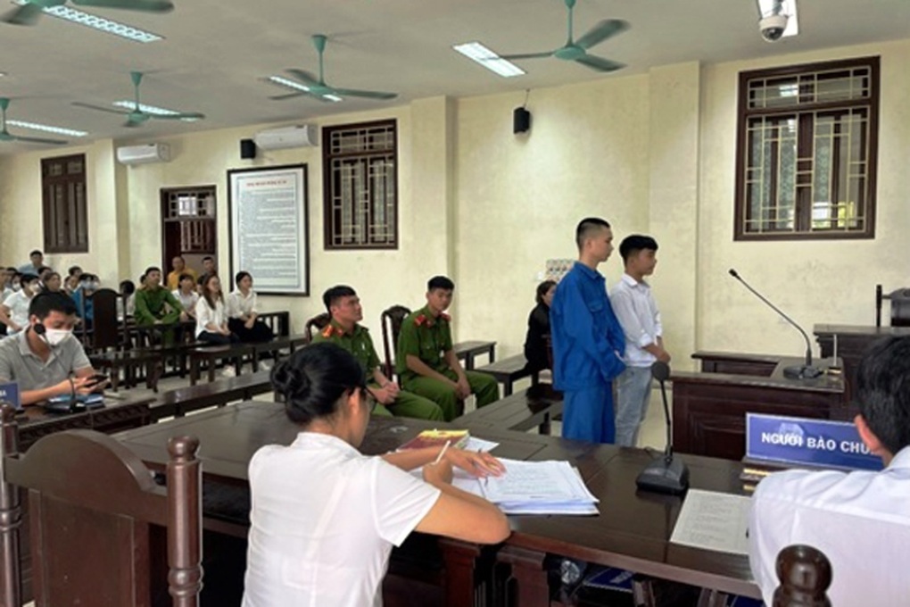 Đâm chết bạn học vì mâu thuẫn, hai bị cáo lĩnh án tù - 1 Đâm chết bạn học vì mâu thuẫn, hai bị cáo lĩnh án tù - 1