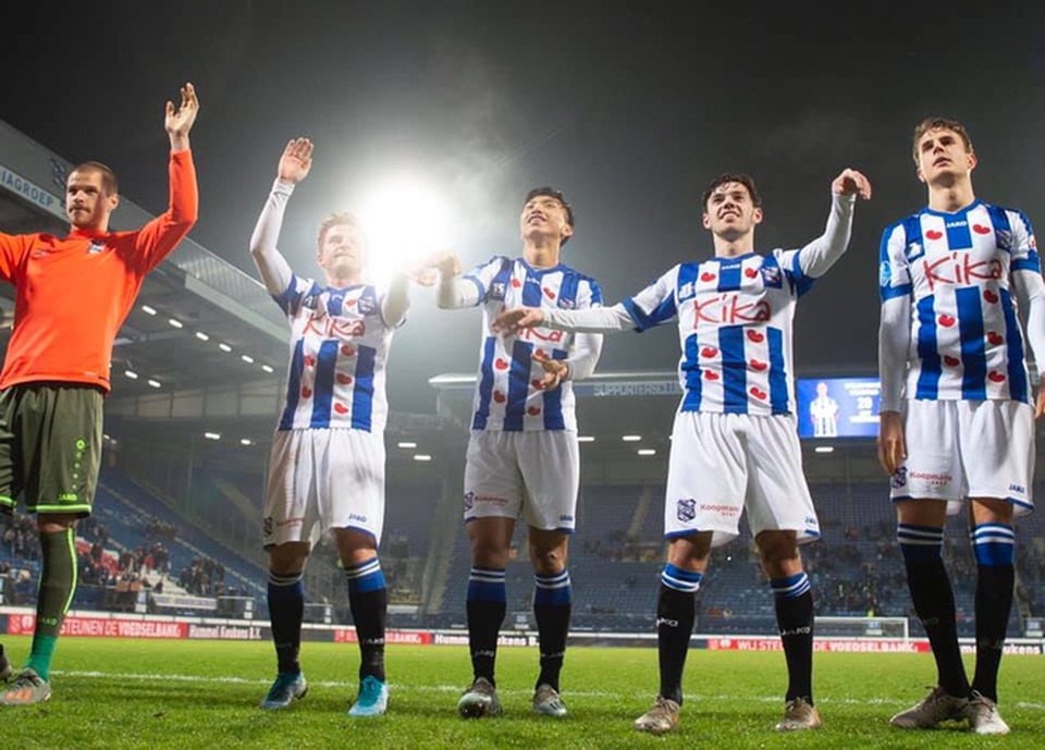 Khoảnh khắc đáng nhớ của Văn Hậu trong ngày Heerenveen đánh bại Roda JC - 4 Khoảnh khắc đáng nhớ của Văn Hậu trong ngày Heerenveen đánh bại Roda JC - 4