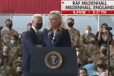 Xôn xao video Đệ nhất phu nhân Mỹ "ra lệnh" cho chồng