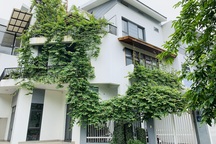 Biệt thự đẹp như trời Âu, bên trong toàn gỗ cao cấp của gia đình ở Hà Nội