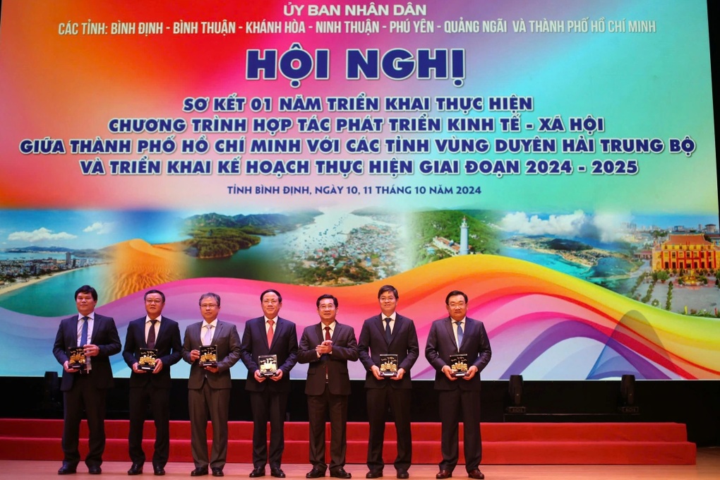 Chủ tịch Bình Định mong TPHCM giới thiệu các doanh nghiệp lớn - 2 Chủ tịch Bình Định mong TPHCM giới thiệu các doanh nghiệp lớn - 2