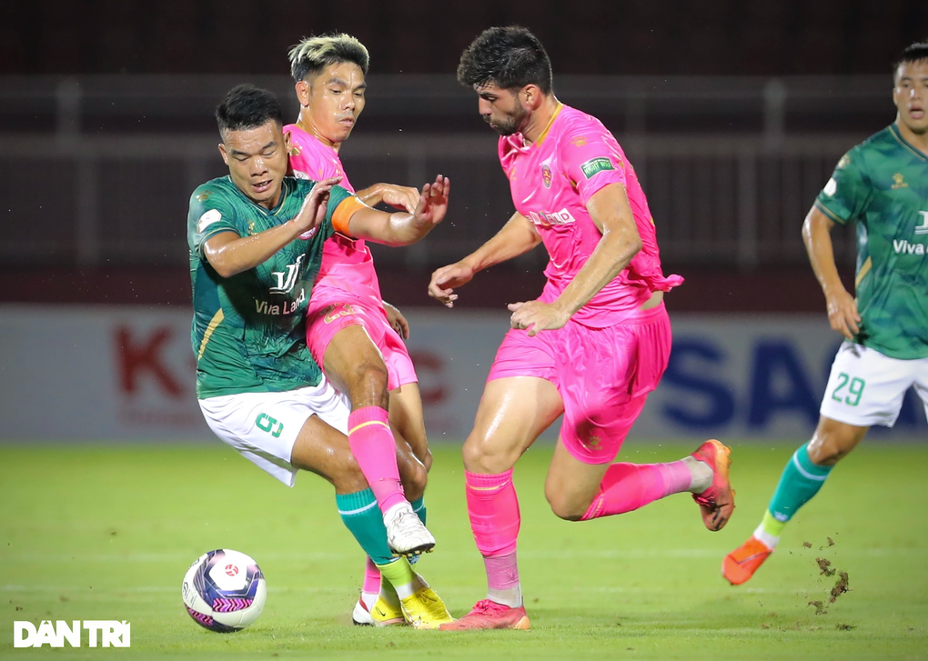 Lee Nguyễn chơi ấn tượng, CLB TPHCM đánh bại Sài Gòn FC - 3 Lee Nguyễn chơi ấn tượng, CLB TPHCM đánh bại Sài Gòn FC - 3