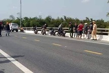 Tên cướp nhảy sông đuối nước sau khi cướp 2 tiệm vàng