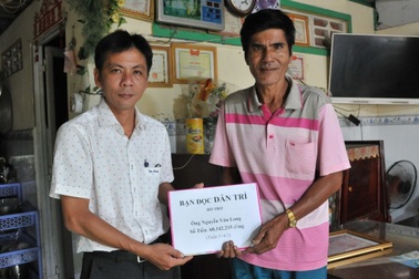 Bạn đọc "thán phục" vợ chồng nghèo trả lại túi xách chứa hơn 1 tỉ đồng