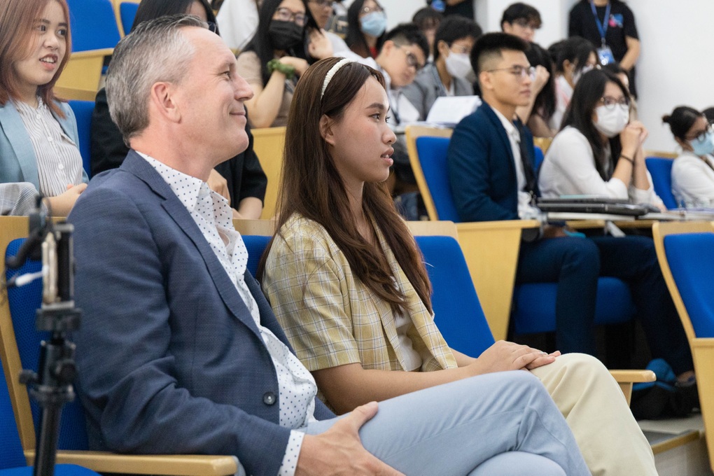 Hội nghị mô phỏng Liên Hợp Quốc quy tụ hơn 200 bạn trẻ và diễn giả - 2 Hội nghị mô phỏng Liên Hợp Quốc quy tụ hơn 200 bạn trẻ và diễn giả - 2