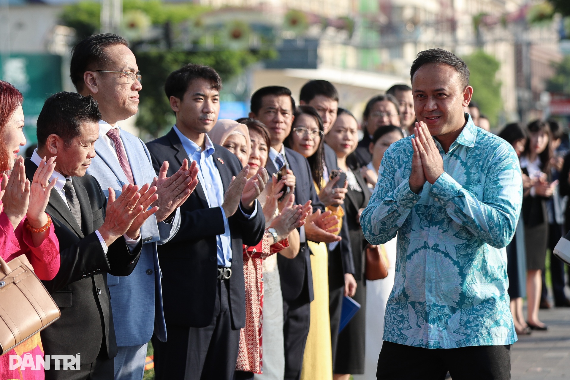 Lễ thượng cờ kỷ niệm 30 năm Việt Nam gia nhập ASEAN tại TPHCM - 9 Lễ thượng cờ kỷ niệm 30 năm Việt Nam gia nhập ASEAN tại TPHCM - 9