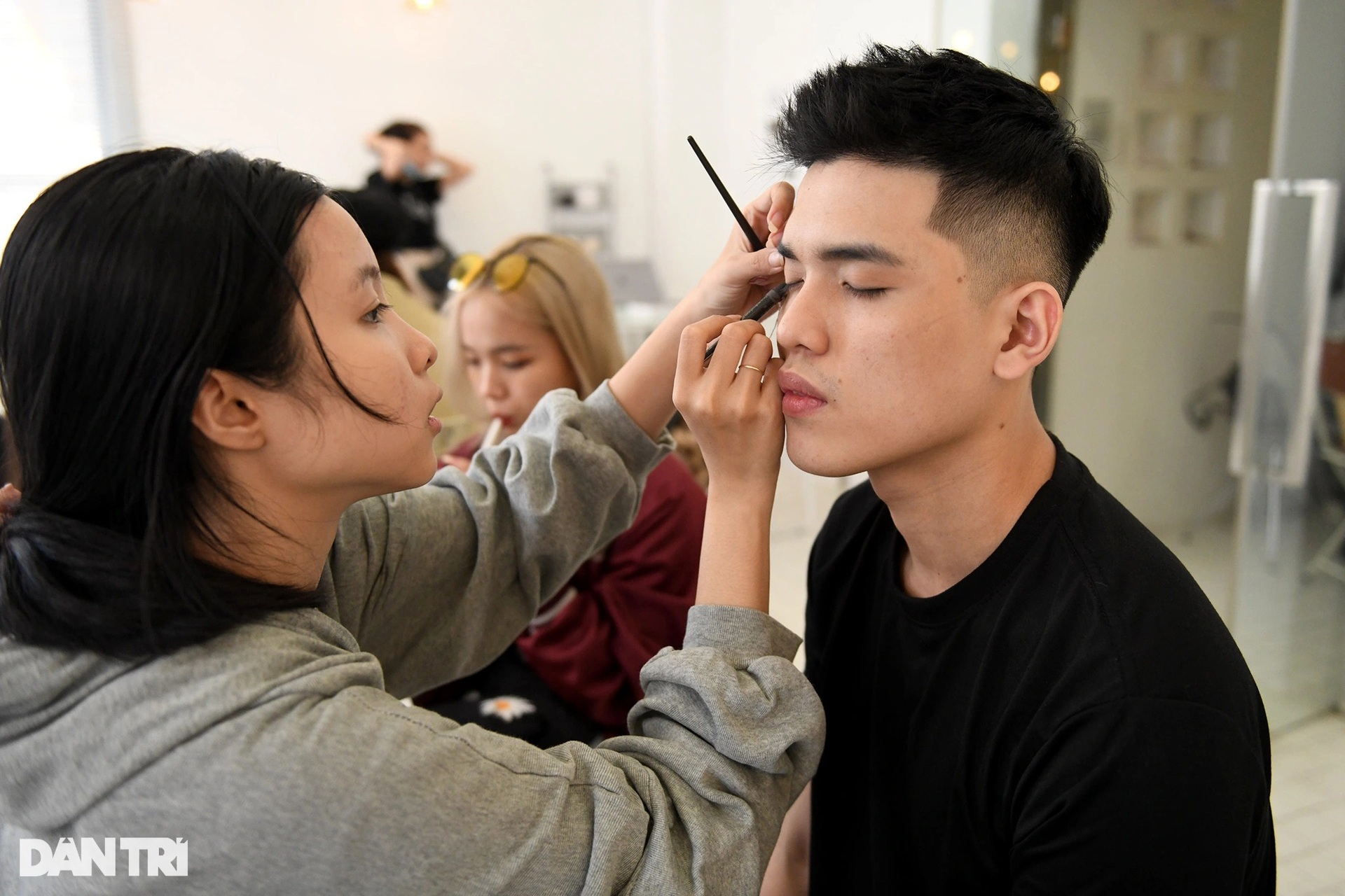 Quán cà phê mô hình tàu điện ngầm thu hút giới trẻ Sài Gòn - 6 Quán cà phê mô hình tàu điện ngầm thu hút giới trẻ Sài Gòn - 6