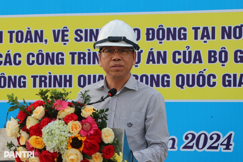 Thứ trưởng Bộ GTVT: Phải đảm bảo người lao động được làm việc an toàn - 1 Thứ trưởng Bộ GTVT: Phải đảm bảo người lao động được làm việc an toàn - 1