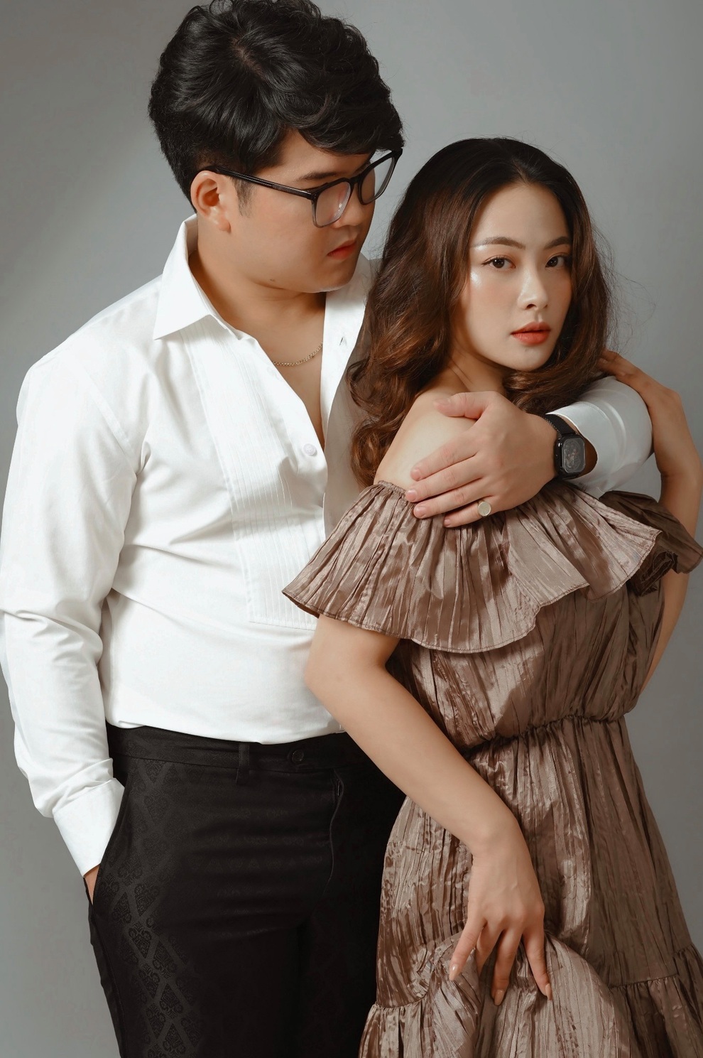 Lệ Mùa hoa tìm lại hé lộ đời tư Đồng, Núi, Hoa, Hoàn: Kẻ ế, người đề huề - 8 Lệ Mùa hoa tìm lại hé lộ đời tư Đồng, Núi, Hoa, Hoàn: Kẻ ế, người đề huề - 8