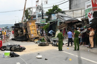 Vụ tai nạn 5 người thương vong ở Quảng Ngãi: Ô tô và xe máy đều có lỗi