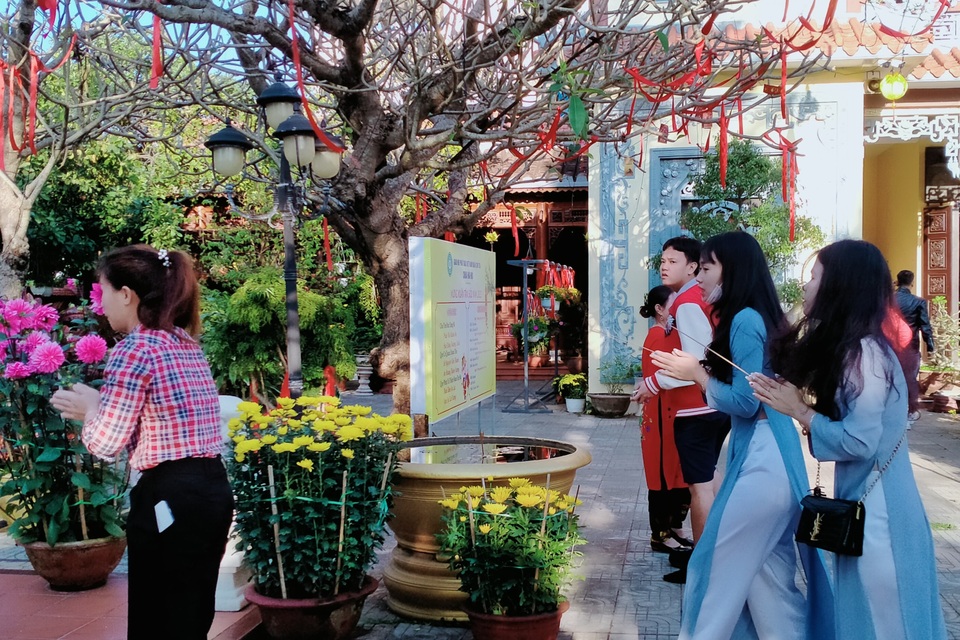 Hoạt động của người dân cả nước sáng ngày đầu năm mới Tân Sửu - 26