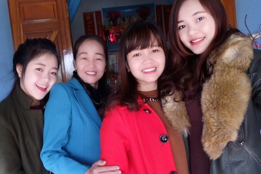 Một gia đình nghèo người Thái có 3 con gái học đại học