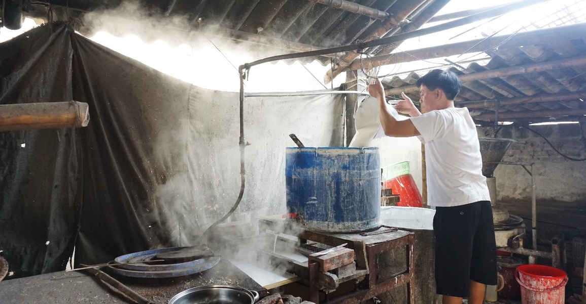 Bí quyết làm ra loại bánh đa ngon nức tiếng của ngôi làng triệu phú - 2 Bí quyết làm ra loại bánh đa ngon nức tiếng của ngôi làng triệu phú - 2