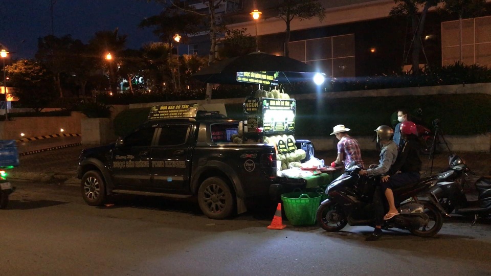Đi xe hơi bán trái sầu, chàng trai kiếm gần tỉ bạc mỗi năm - 8 Đi xe hơi bán trái sầu, chàng trai kiếm gần tỉ bạc mỗi năm - 8