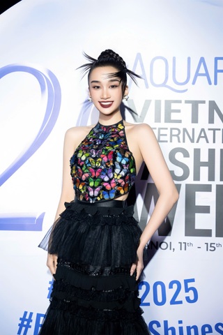 Hoa hậu Dương Trà Giang đổi phong cách gợi cảm hơn sau khi hết nhiệm kỳ - 2