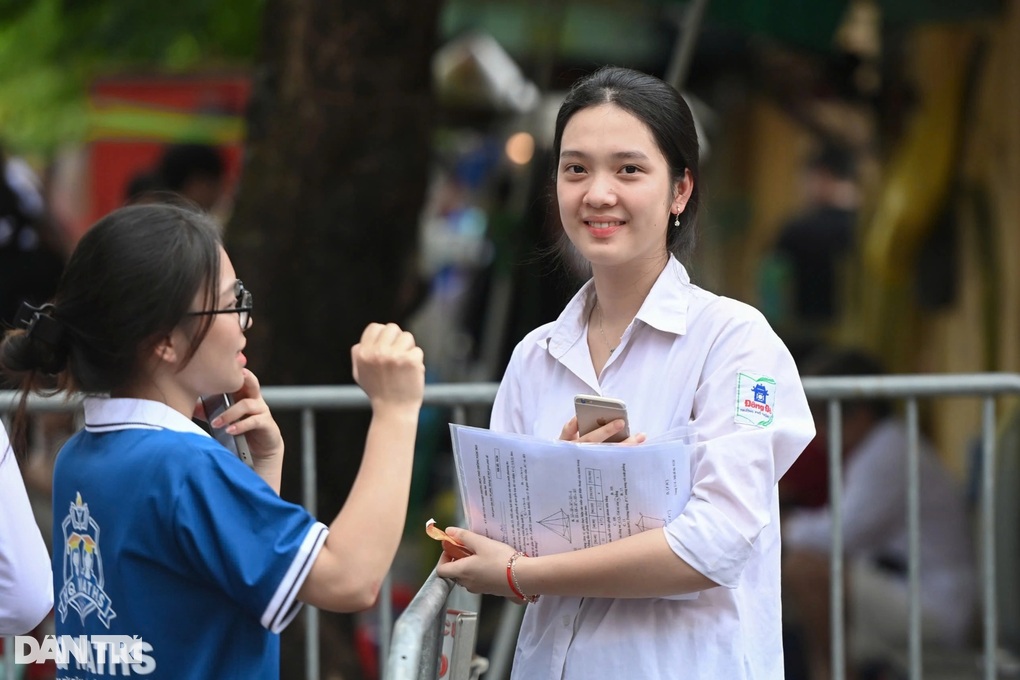 Giáo viên trường chuyên tiết lộ cách chấm văn theo chương trình mới - 1 Giáo viên trường chuyên tiết lộ cách chấm văn theo chương trình mới - 1