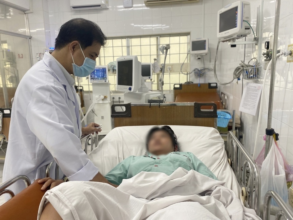 Ở nhà quá lâu vì Covid-19, người phụ nữ uống 300 viên thuốc ngủ nguy kịch - 1 Ở nhà quá lâu vì Covid-19, người phụ nữ uống 300 viên thuốc ngủ nguy kịch - 1