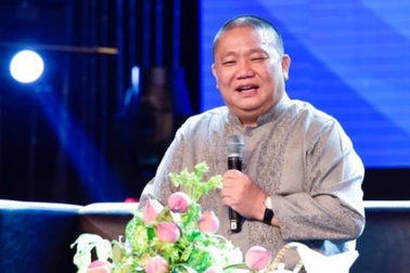 Cổ phiếu "đại gia đi tu" tăng bung nóc, ngành thép rạng rỡ sắc xanh tím