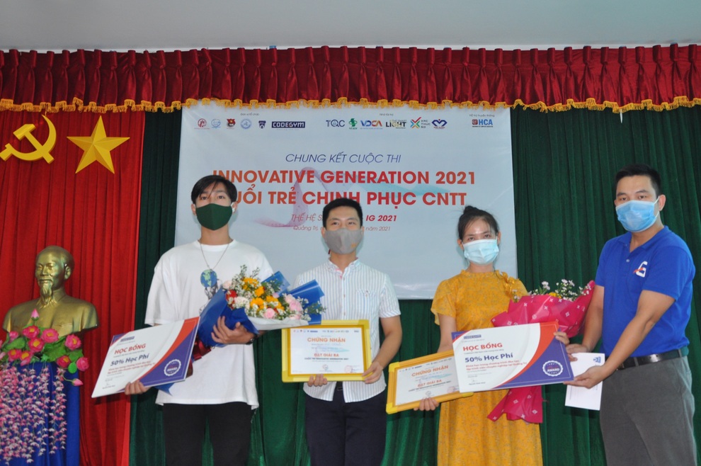 Vinh danh nhóm tác giả có ý tưởng xuất sắc về Công nghệ thông tin - 2 Vinh danh nhóm tác giả có ý tưởng xuất sắc về Công nghệ thông tin - 2