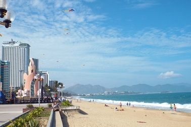 Bãi tắm đêm ở Nha Trang hoạt động như thế nào?