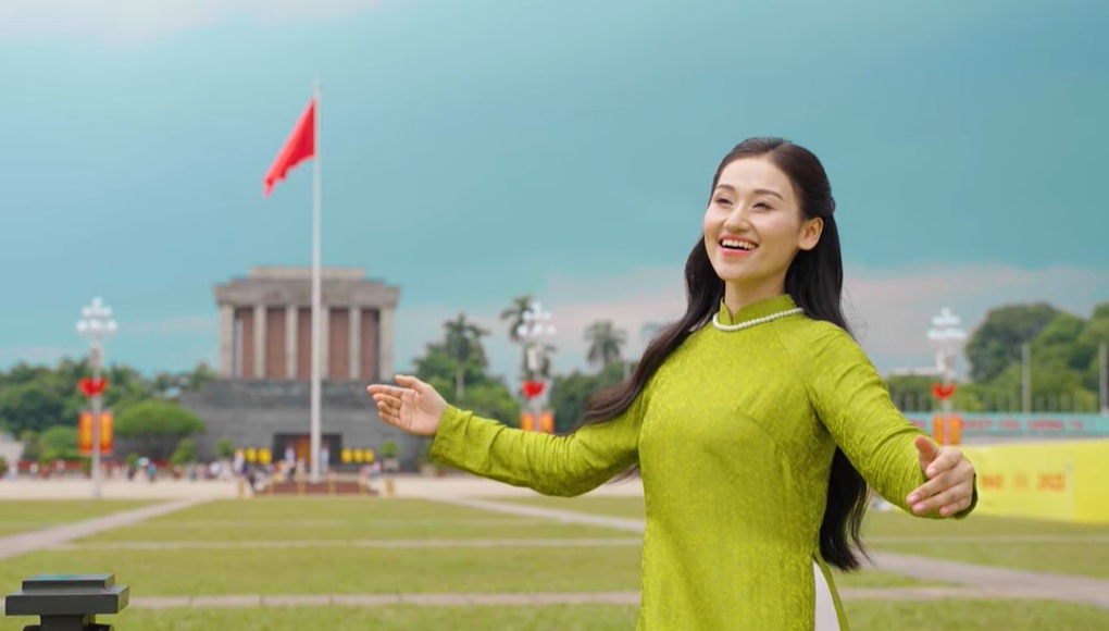 Lê Minh Ngọc hát về niềm hy vọng giữa những ngày mưa lũ - 2 Lê Minh Ngọc hát về niềm hy vọng giữa những ngày mưa lũ - 2