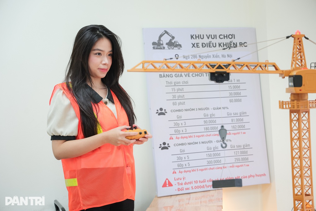 Hà Nội: Quán cà phê công trường, khách đến lái máy xúc, xe ben - 5