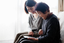 Mẹ đã đồng ý khi tôi đưa bà đến viện dưỡng lão