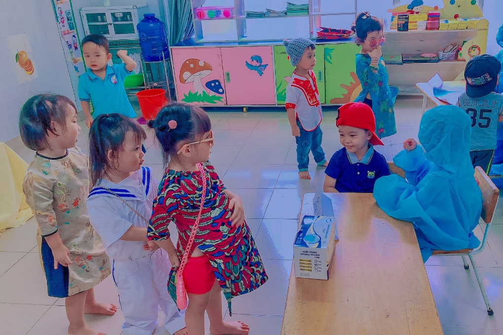 Sốt cộng đồng mạng hình ảnh các bé mầm non nhập vai bác sĩ, thẩm phán - 9 Sốt cộng đồng mạng hình ảnh các bé mầm non nhập vai bác sĩ, thẩm phán - 9