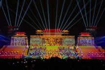 Hàng nghìn người dự khai mạc Festival Ninh Bình "Dòng chảy di sản"