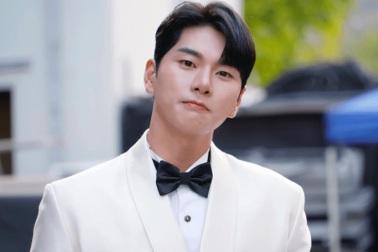 Tài tử Hàn Quốc thừa nhận đang gánh nợ 9 tỷ đồng