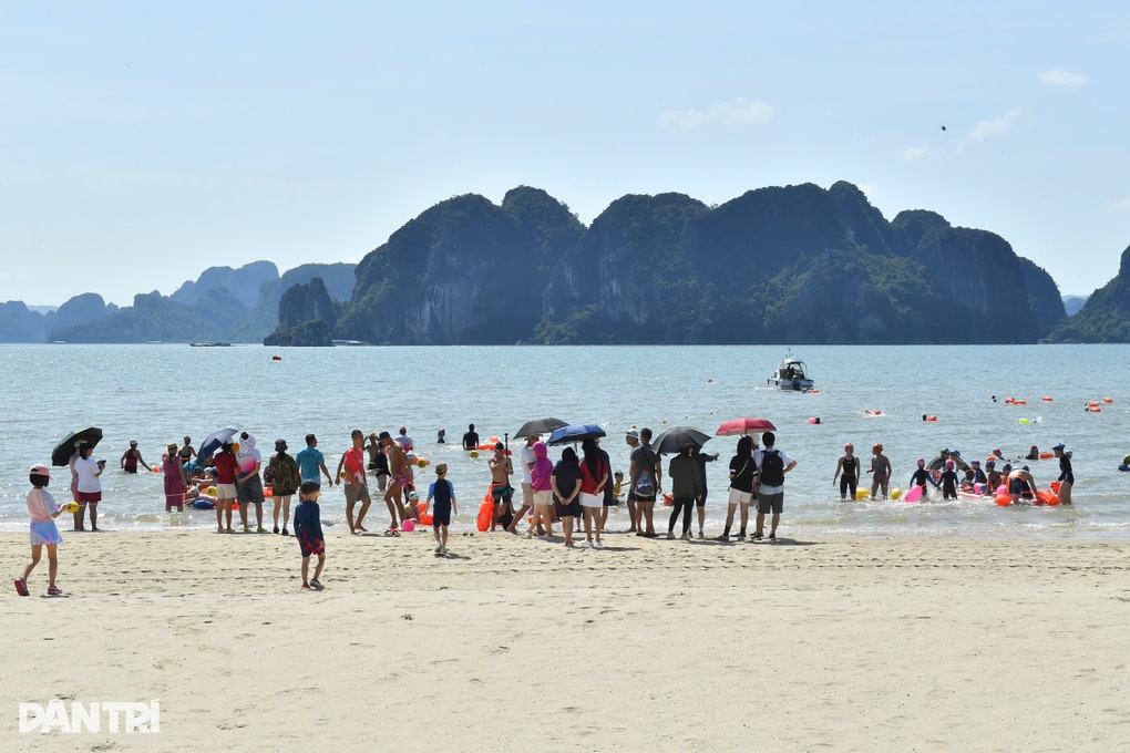 Đường bơi ở giải Aqua Warriors Vân Đồn tạo ra thử thách thú vị - 1