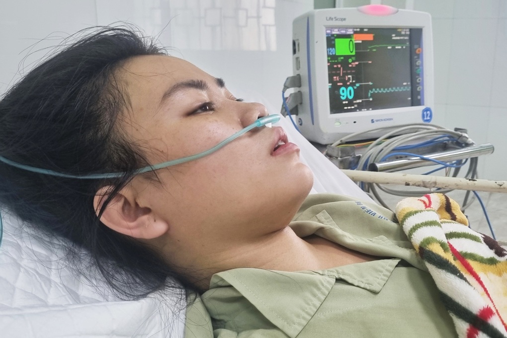 Cô giáo 23 tuổi nguy kịch, cha bán rẫy keo non và vay tiền khắp nơi cứu con - 2 Cô giáo 23 tuổi nguy kịch, cha bán rẫy keo non và vay tiền khắp nơi cứu con - 2