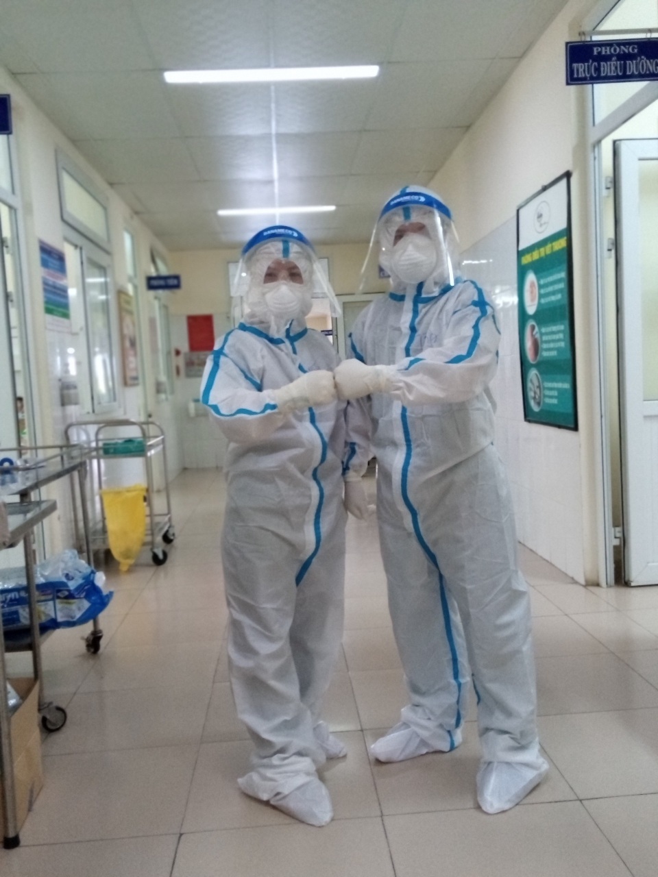 Bác sĩ tuyến đầu chống dịch Covid-19: Con khai giảng, mẹ không thể về nhà - 5 Bác sĩ tuyến đầu chống dịch Covid-19: Con khai giảng, mẹ không thể về nhà - 5