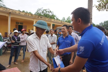 VNPT VinaPhone hỗ trợ liên lạc và ổn định cuộc sống của người dân sau lũ