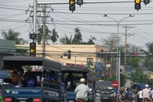 “Nóng” tranh cãi về quy định “ô tô vượt đèn vàng bị phạt 2 triệu đồng”