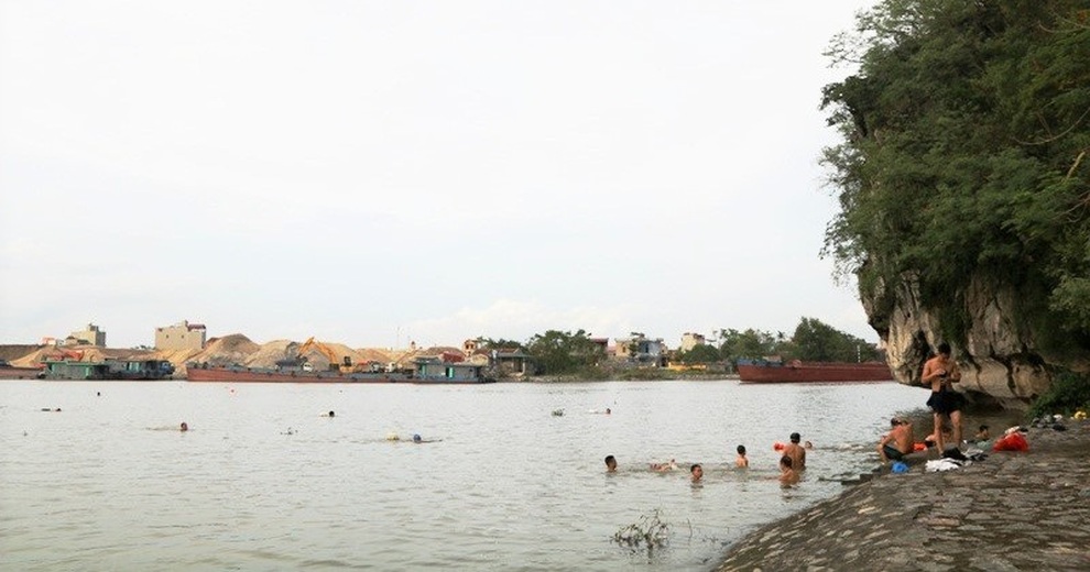 Con được cứu sống trong gang tấc, 2 ngày sau bố mẹ mới biết tin - 1 Con được cứu sống trong gang tấc, 2 ngày sau bố mẹ mới biết tin - 1